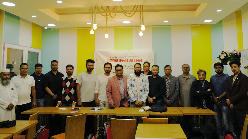 প্যারিসে-প্রথম-আলোর-সম্পাদক-ইব্রাহীম-চৌধুরী-খোকনকে